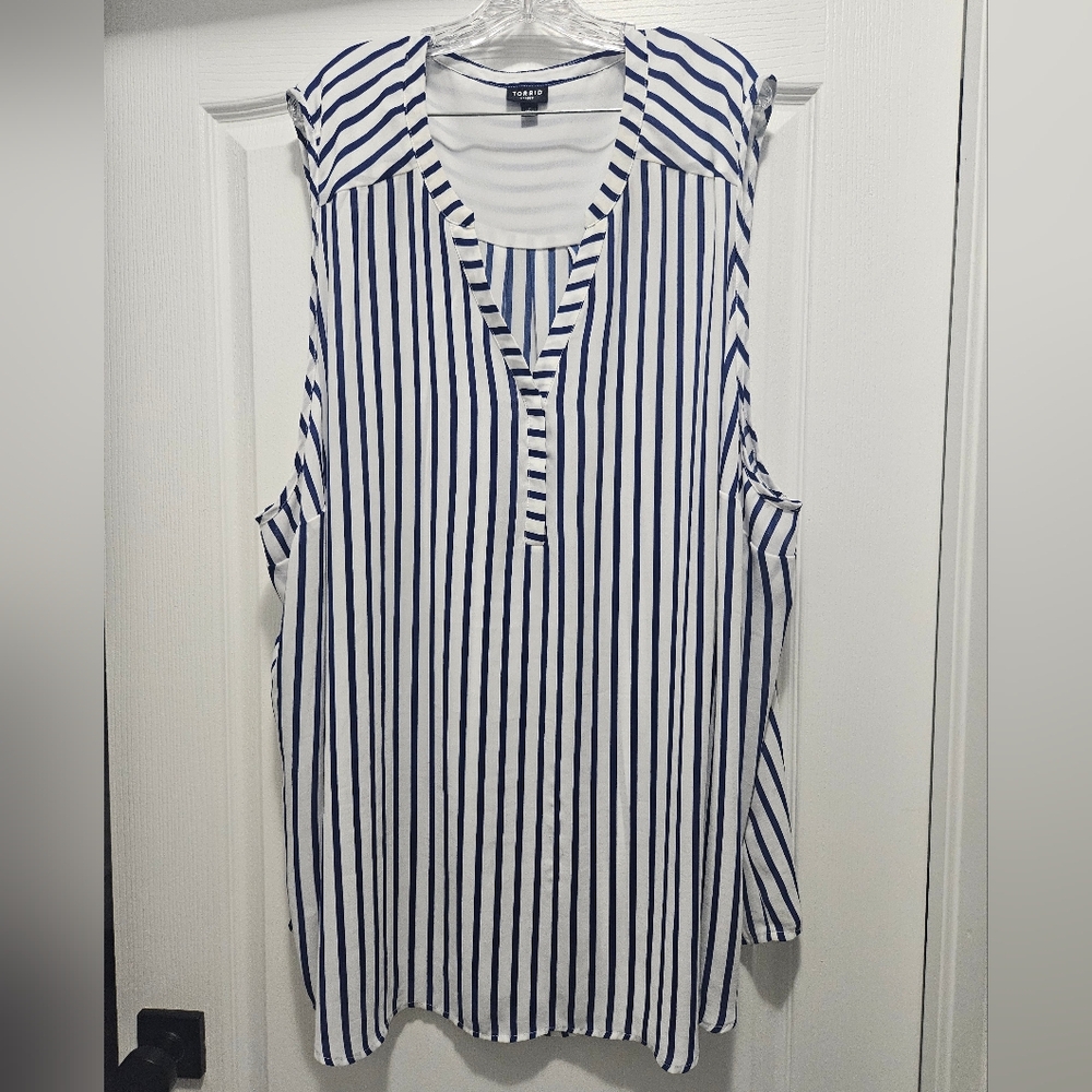 EUC Torrid Harper gauze sleeveless pullover tunic white blue top blouse shirt 6x